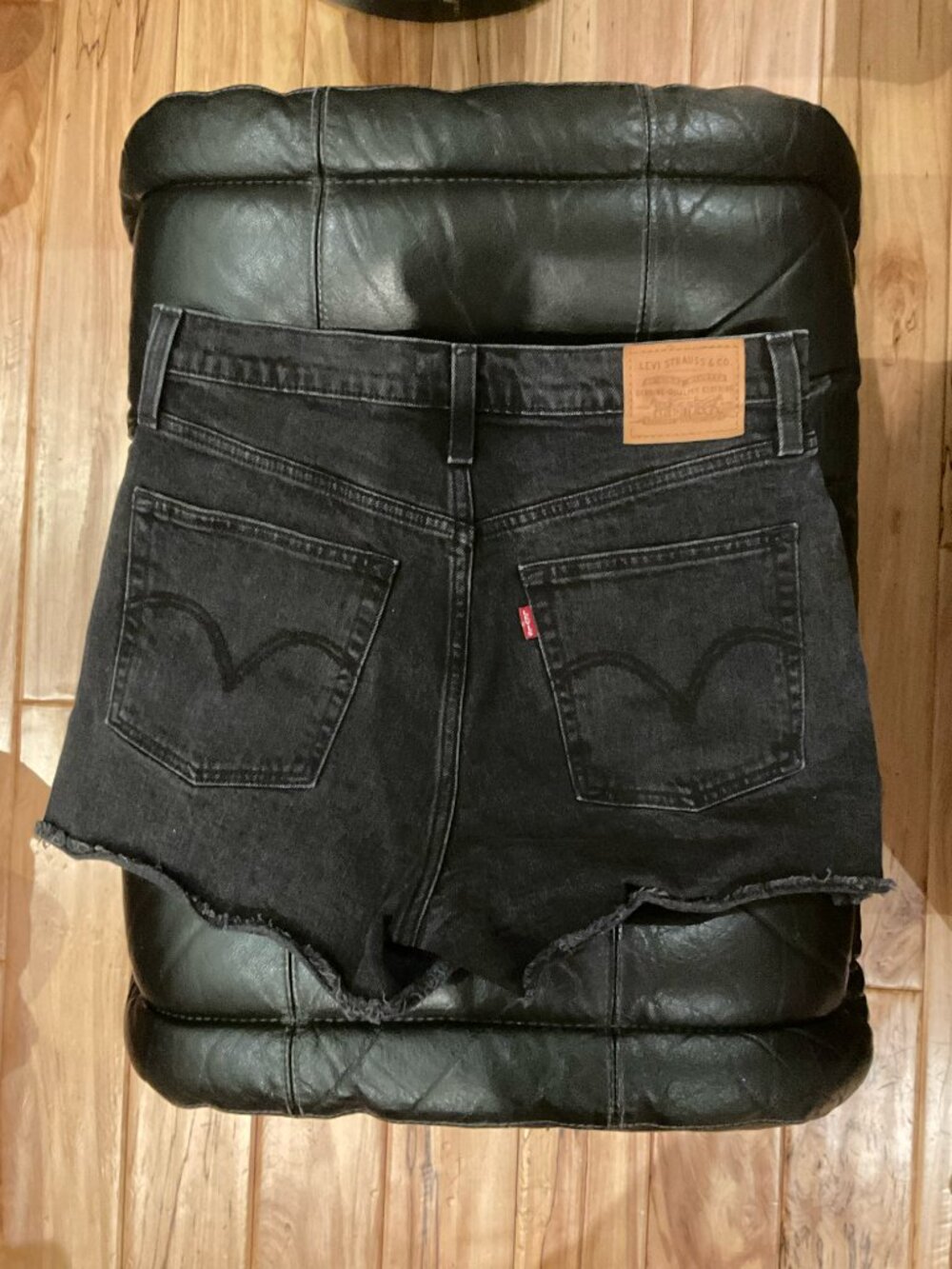 Levi's rib cage shorts size 29 black